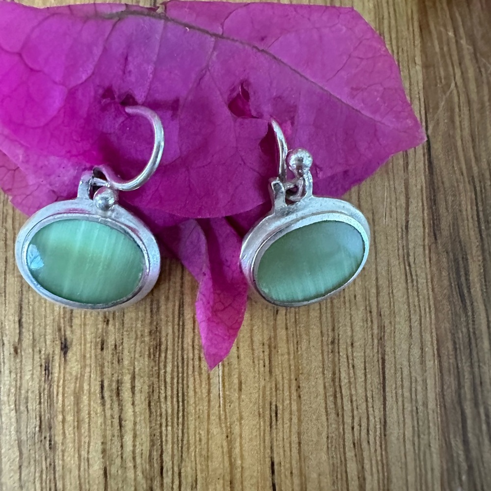 Elegant vintage sterling Silver 925 and Green Earrings made in Thailand